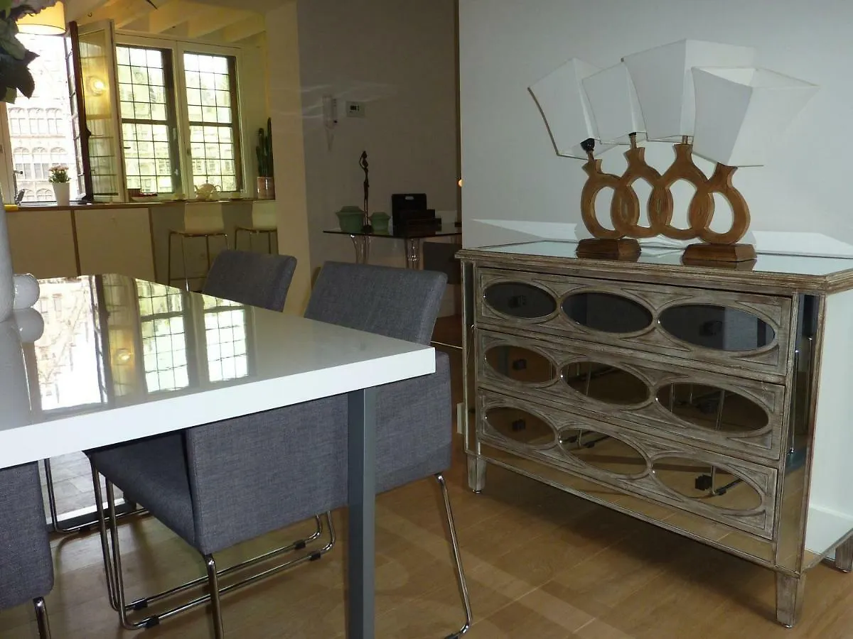 Antwerp Old Town Triplex Apartment 0*,  比利时